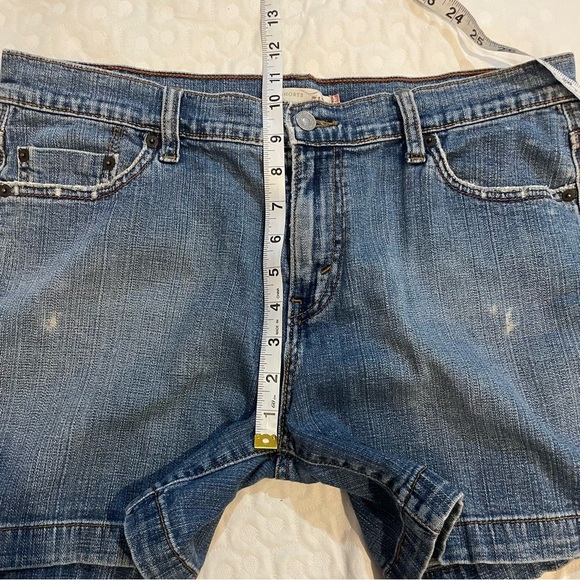 Levi 515 Women's Size 12 Blue Denim Shorts Distressed Light Wash Summer 4 inch - Picture 5 of 11